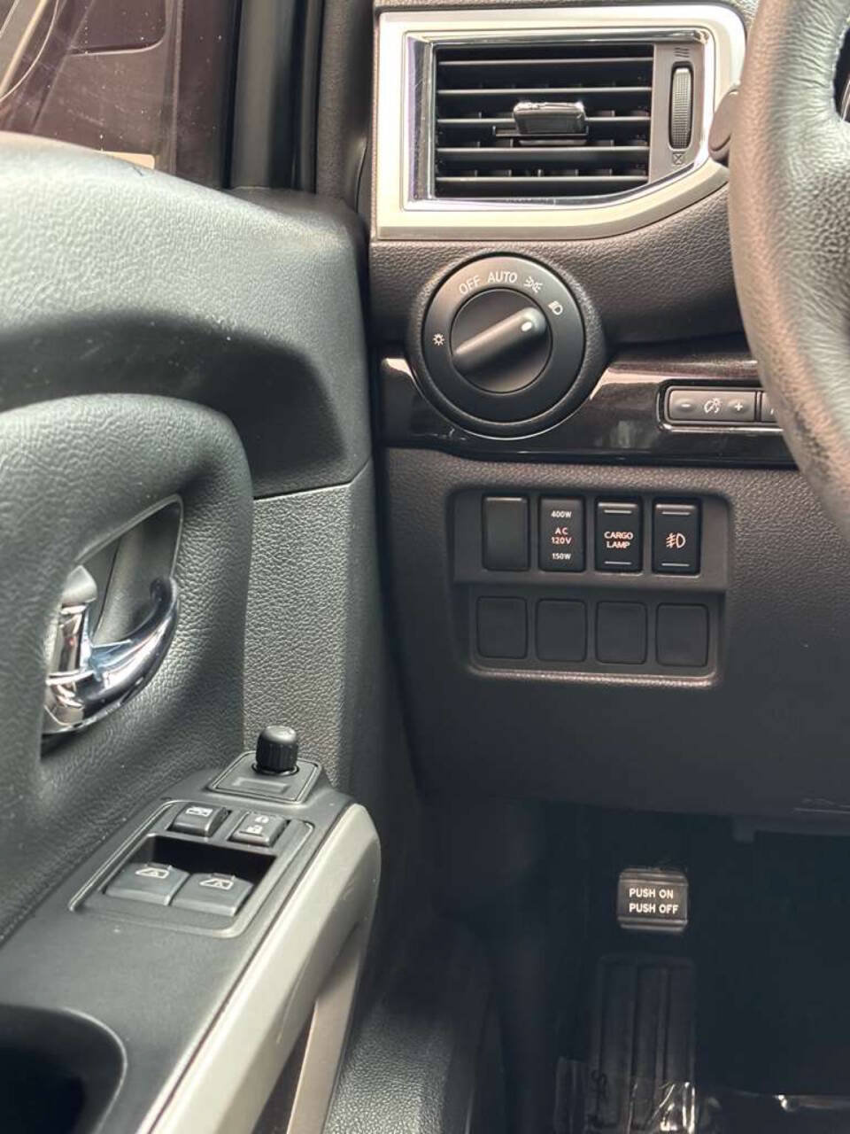 Used 2019 Nissan Titan SV w/ SV Convenience Package AWD/4WD image 24