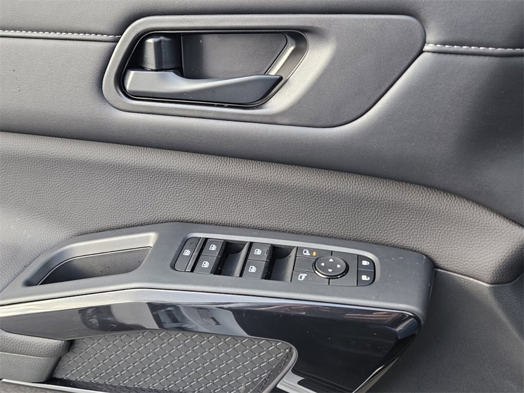 New 2025 Nissan Pathfinder SV image 28