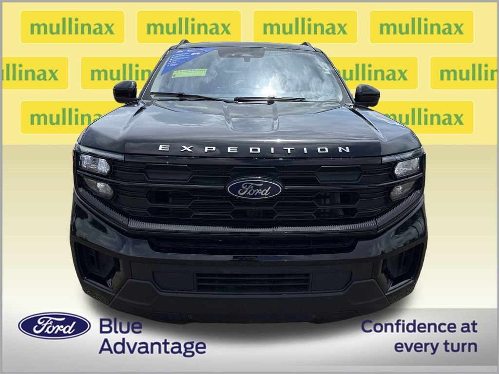 Used 2025 Ford Expedition Active RWD image 11