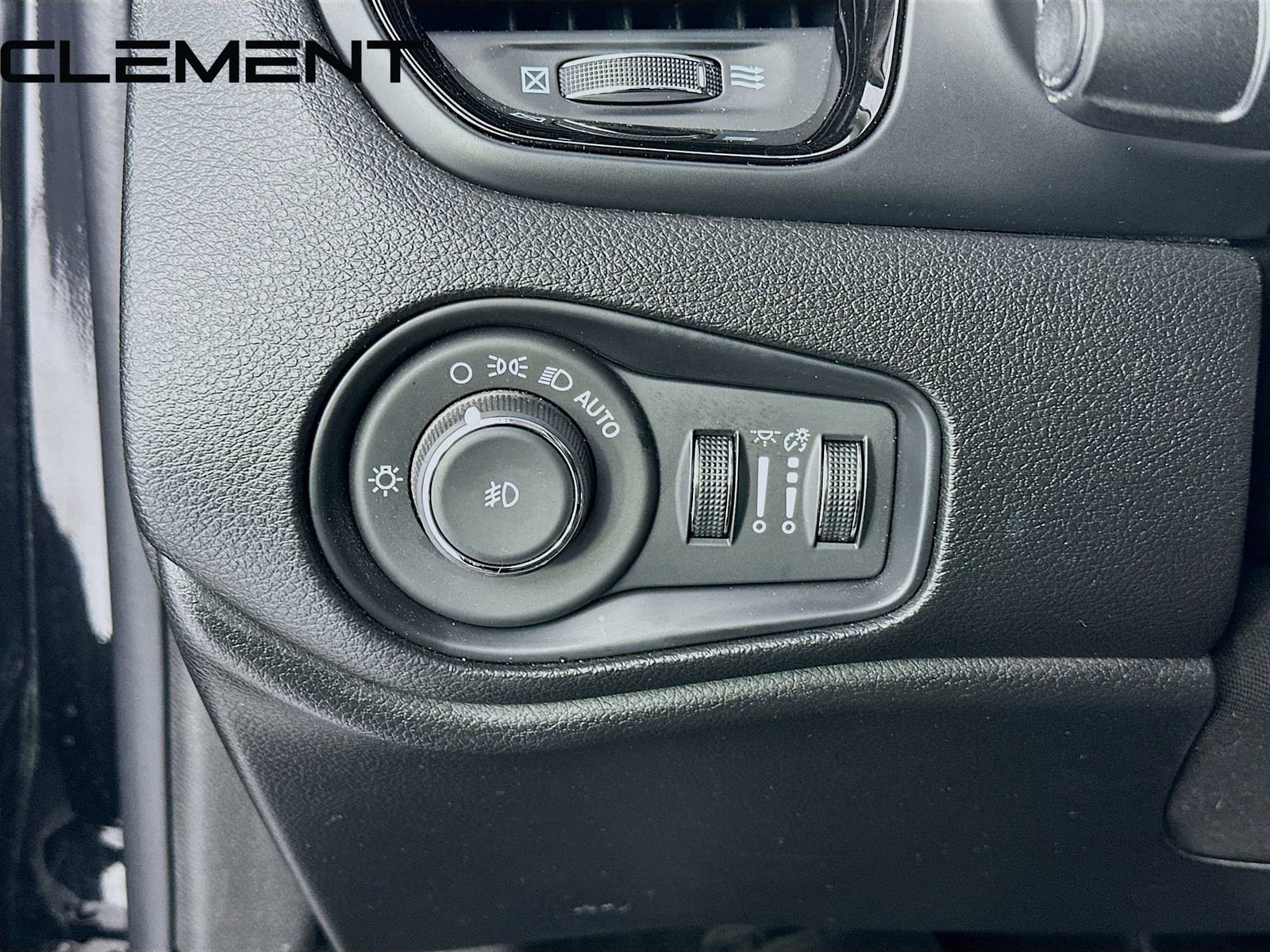 Used 2019 Jeep Renegade Altitude w/ Quick Order Package 2XM image 13