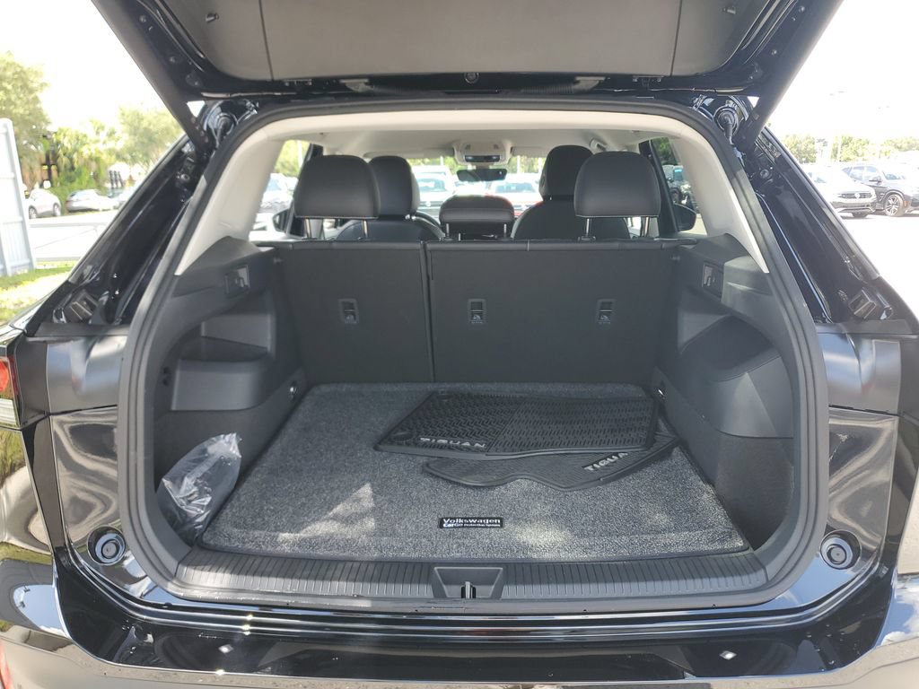 Certified 2026 Volkswagen Tiguan SE FWD image 16