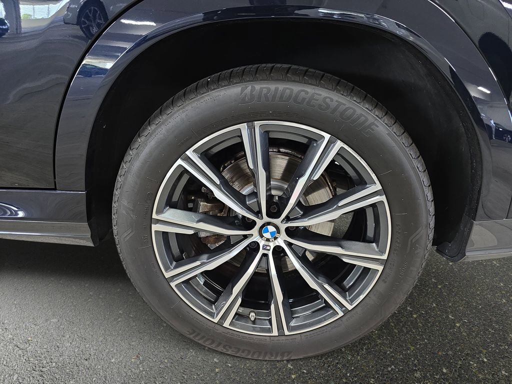 Used 2022 BMW X6 xDrive40i w/ Executive Package AWD/4WD image 32