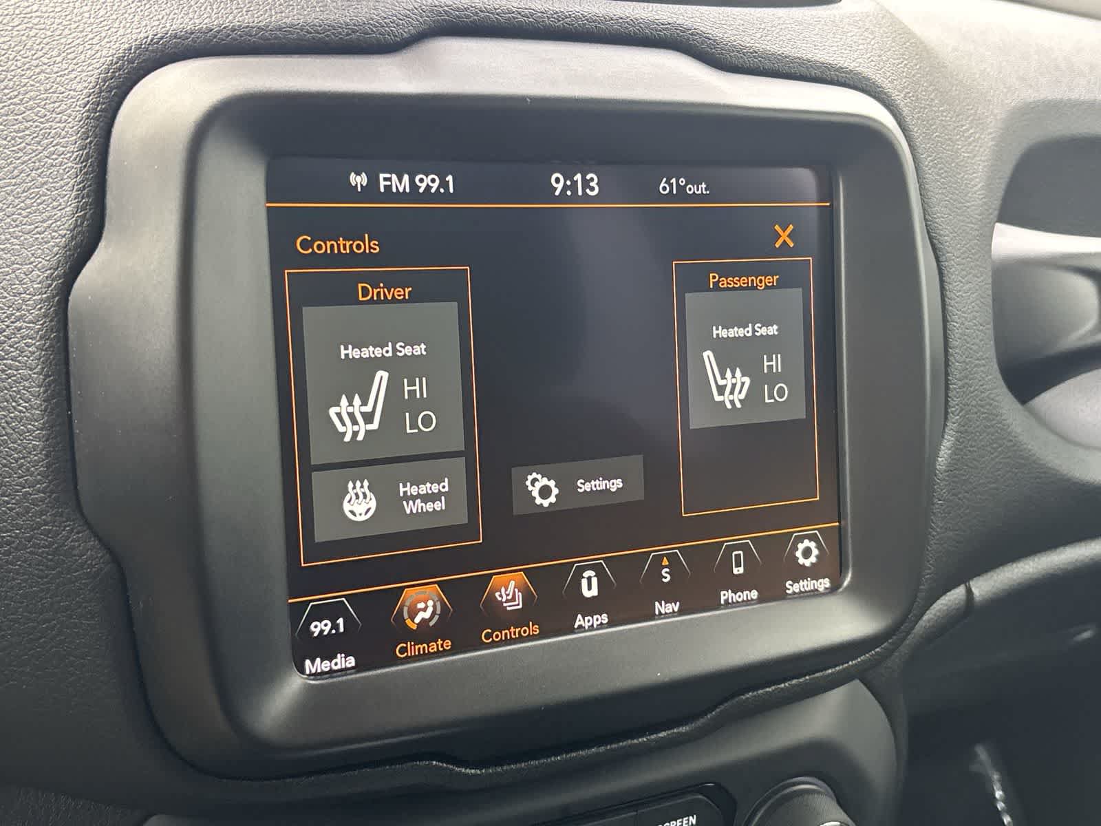 Certified 2022 Jeep Renegade Latitude w/ Convenience Group AWD/4WD image 16