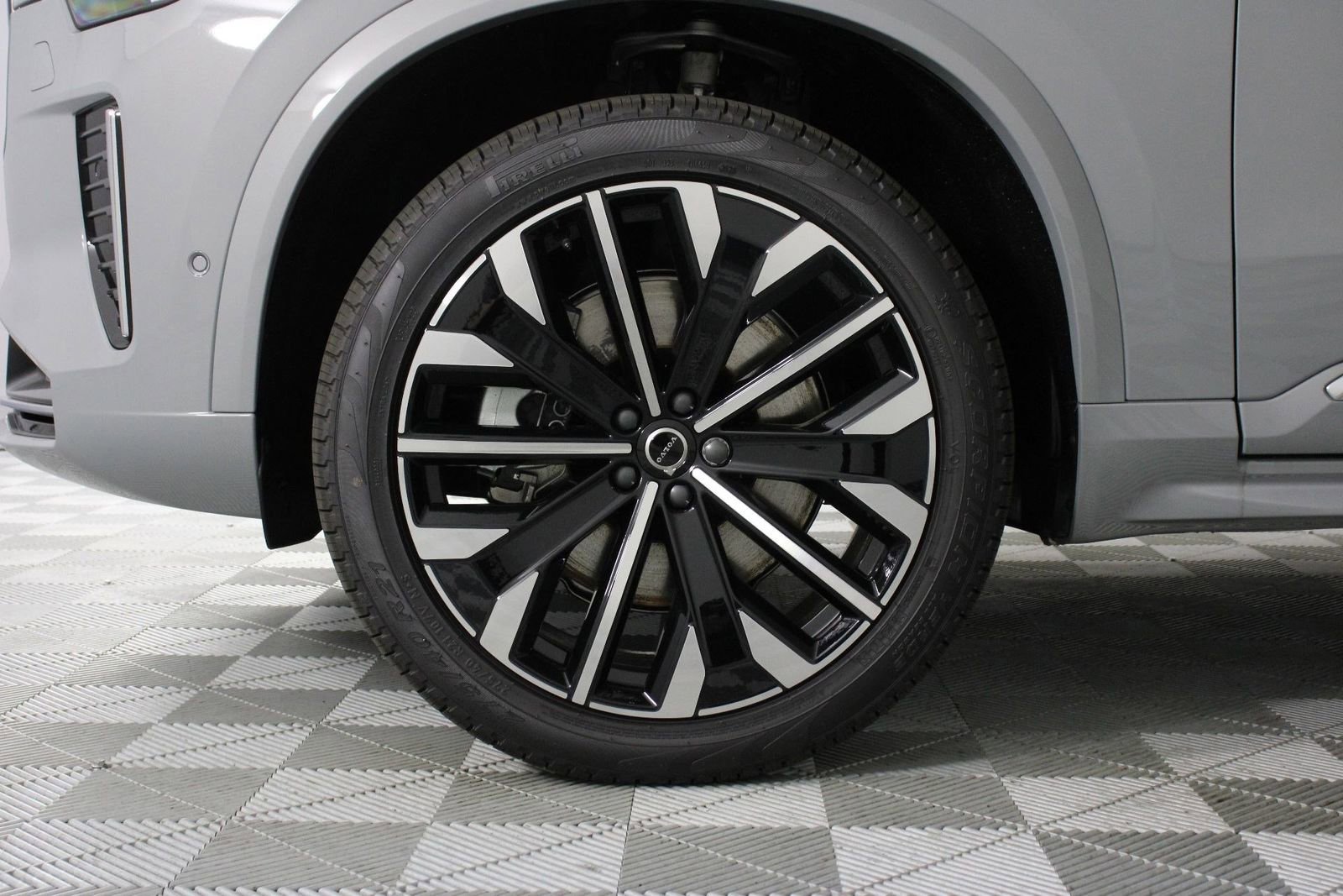 New 2026 Volvo XC90 T8 Plus w/ Protection Package Premier image 13