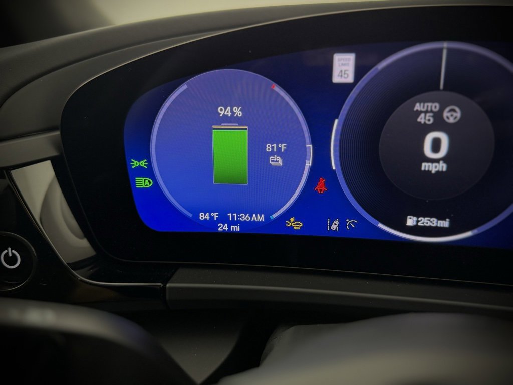 New 2025 Porsche Macan 4 Electric image 25