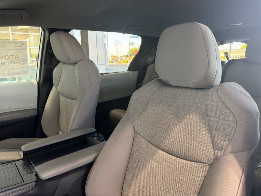 New 2026 Toyota Sienna LE FWD image 19