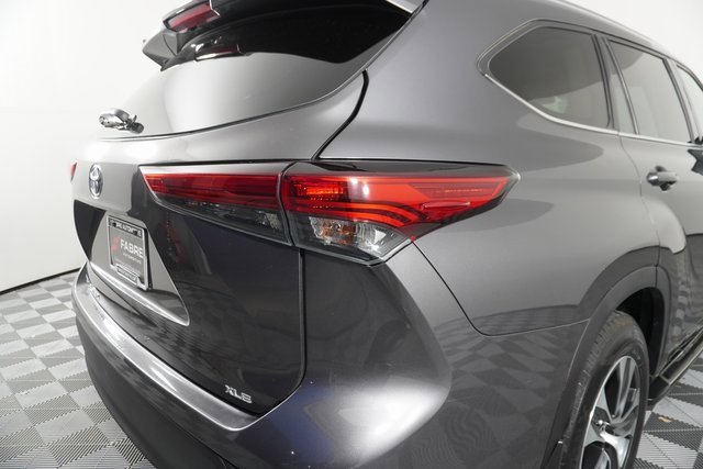 Used 2021 Toyota Highlander XLE image 13