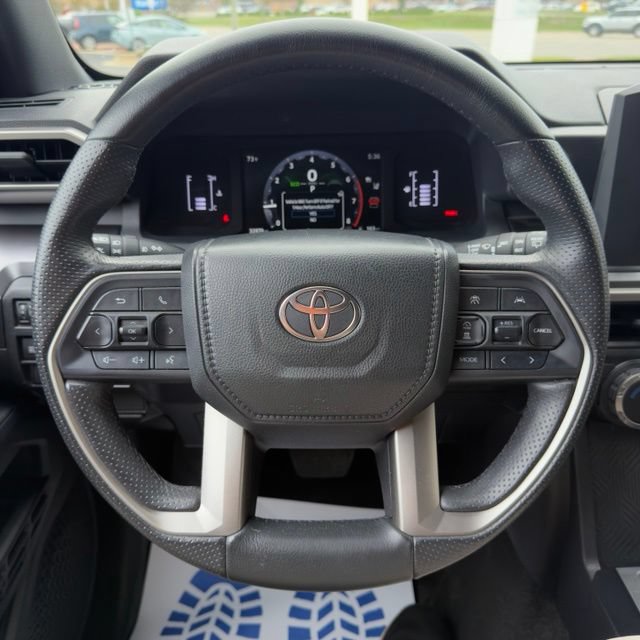 Used 2025 Toyota 4Runner SR5 AWD/4WD image 18