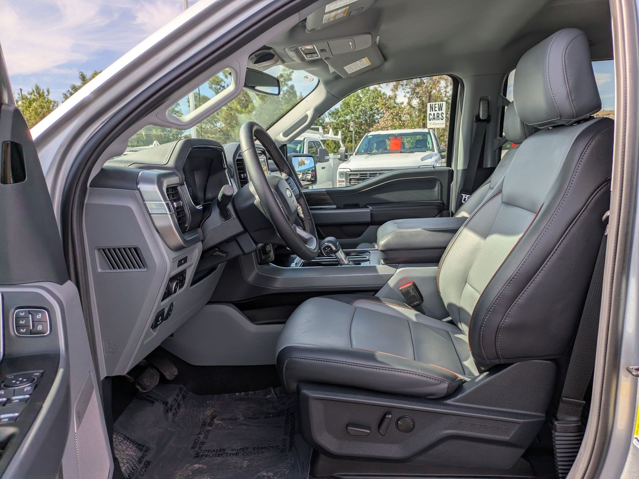 Used 2025 Ford F150 Lariat w/ Equipment Group 501A Mid AWD/4WD image 17