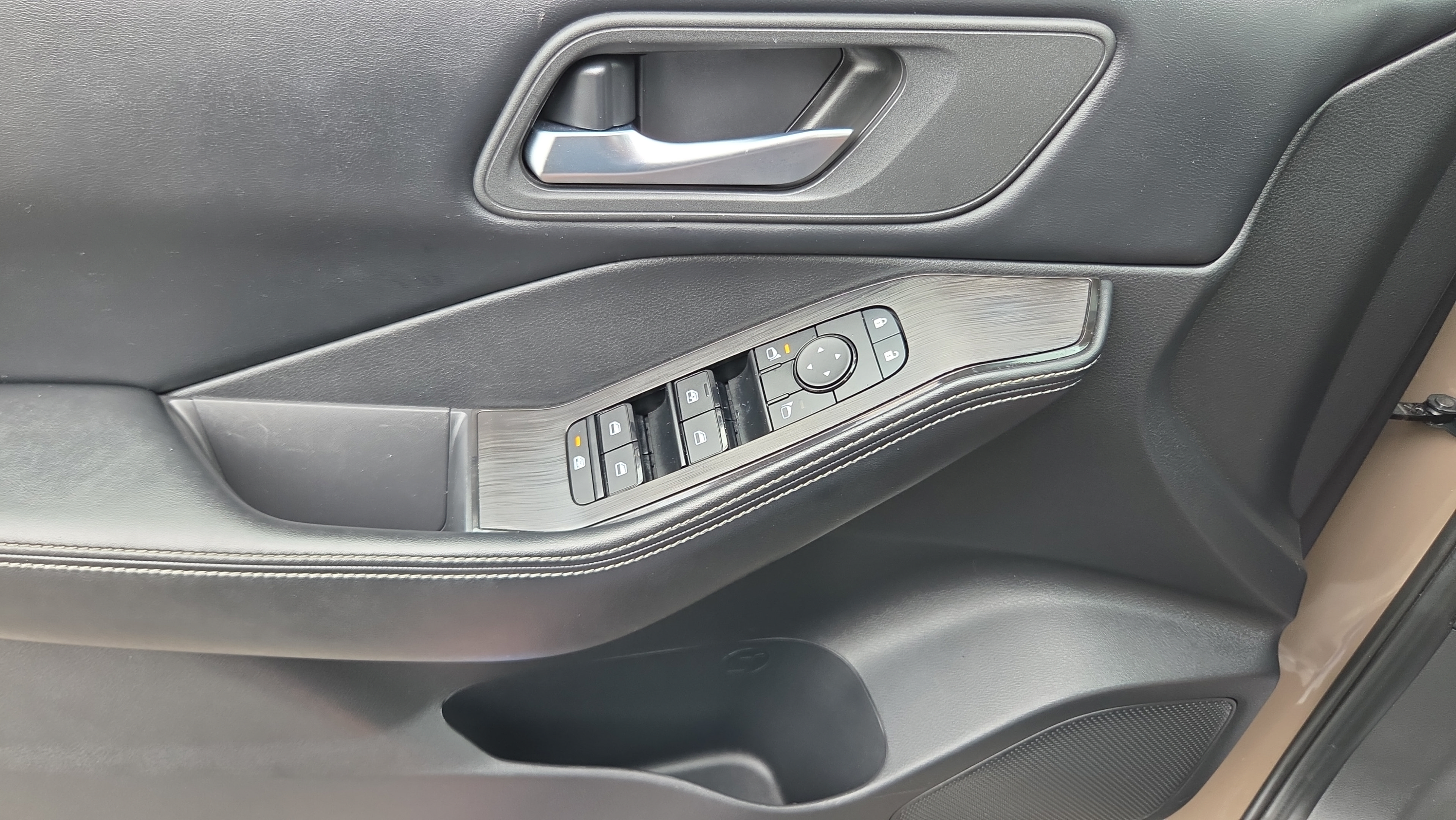 Used 2025 Nissan Rogue SV FWD image 29