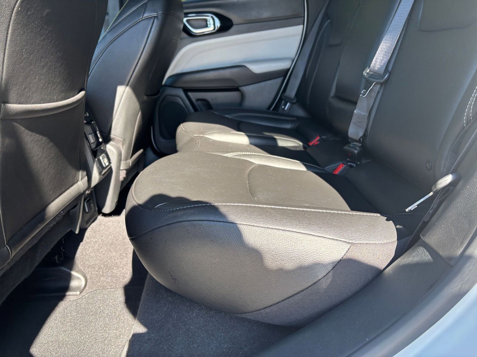 Used 2025 Jeep Compass Limited image 25