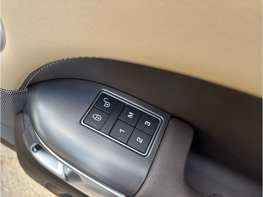 Used 2020 Land Rover Range Rover Sport SE image 47