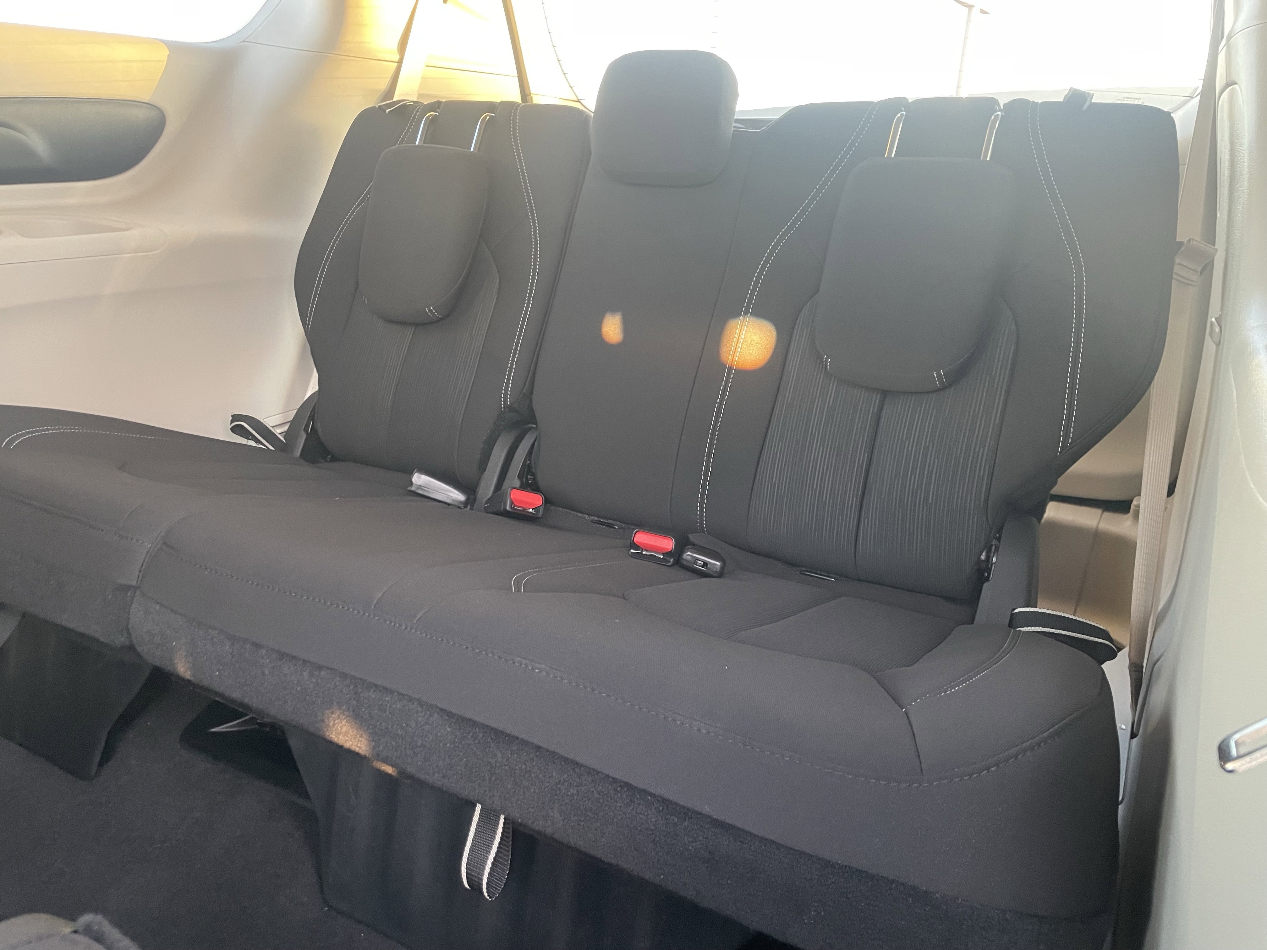 Used 2022 Chrysler Voyager LX image 14