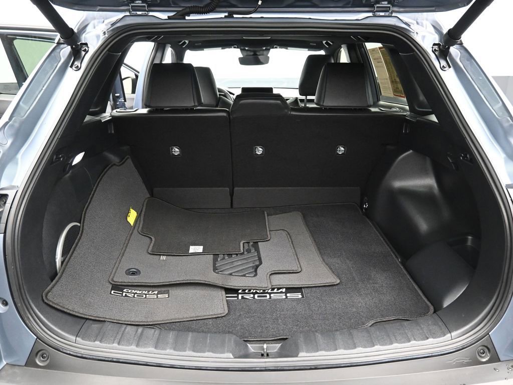 Used 2024 Toyota Corolla Cross XSE w/ Convenience Package image 32