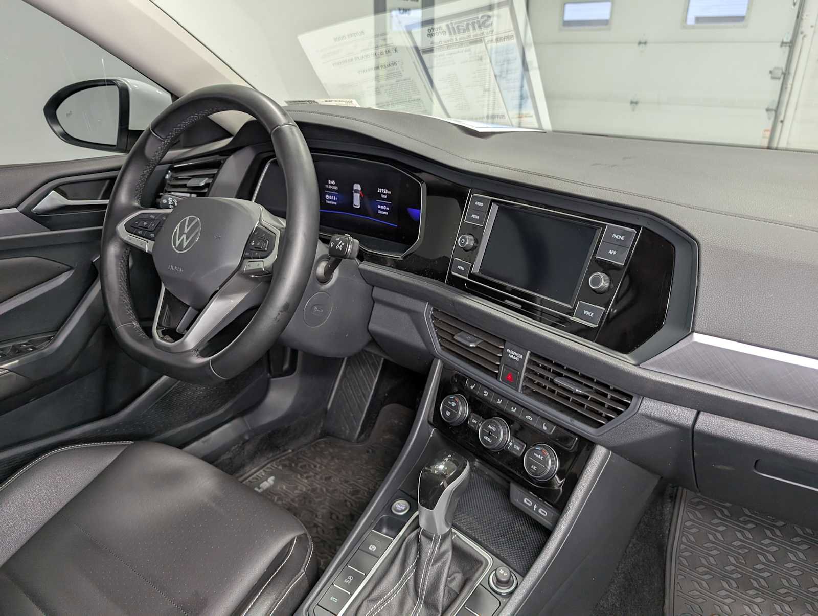 Used 2024 Volkswagen Jetta SE image 41