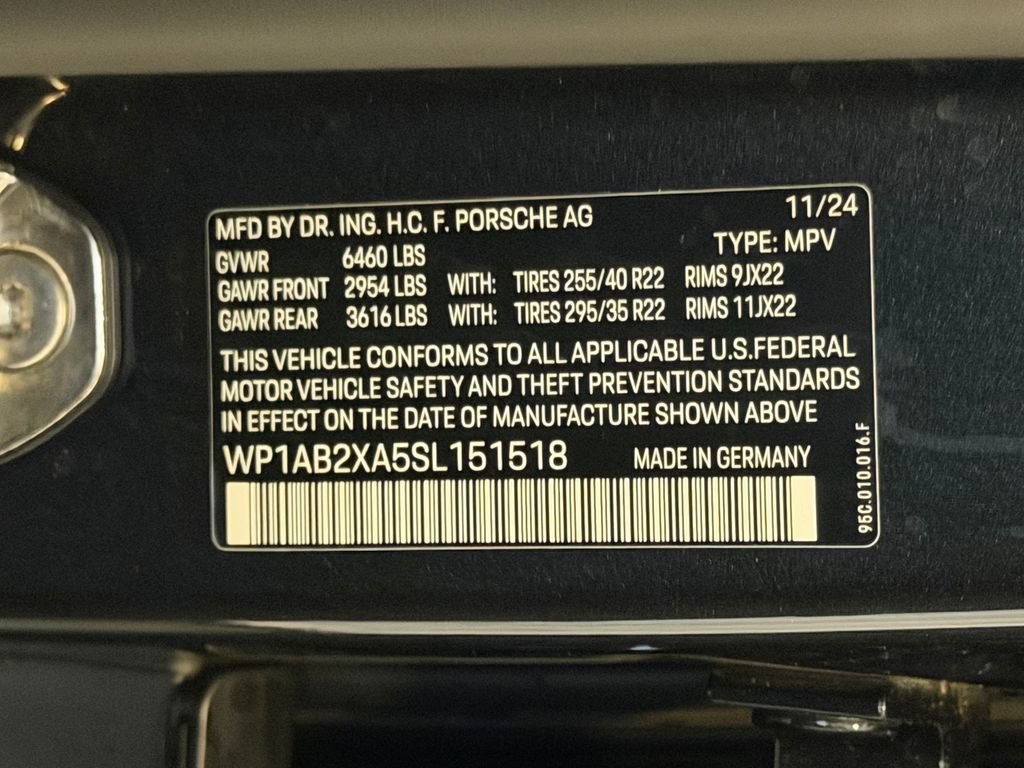 Certified 2025 Porsche Macan 4S Electric AWD/4WD image 24