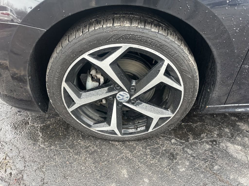 Used 2021 Volkswagen Passat 2.0T R-Line image 35