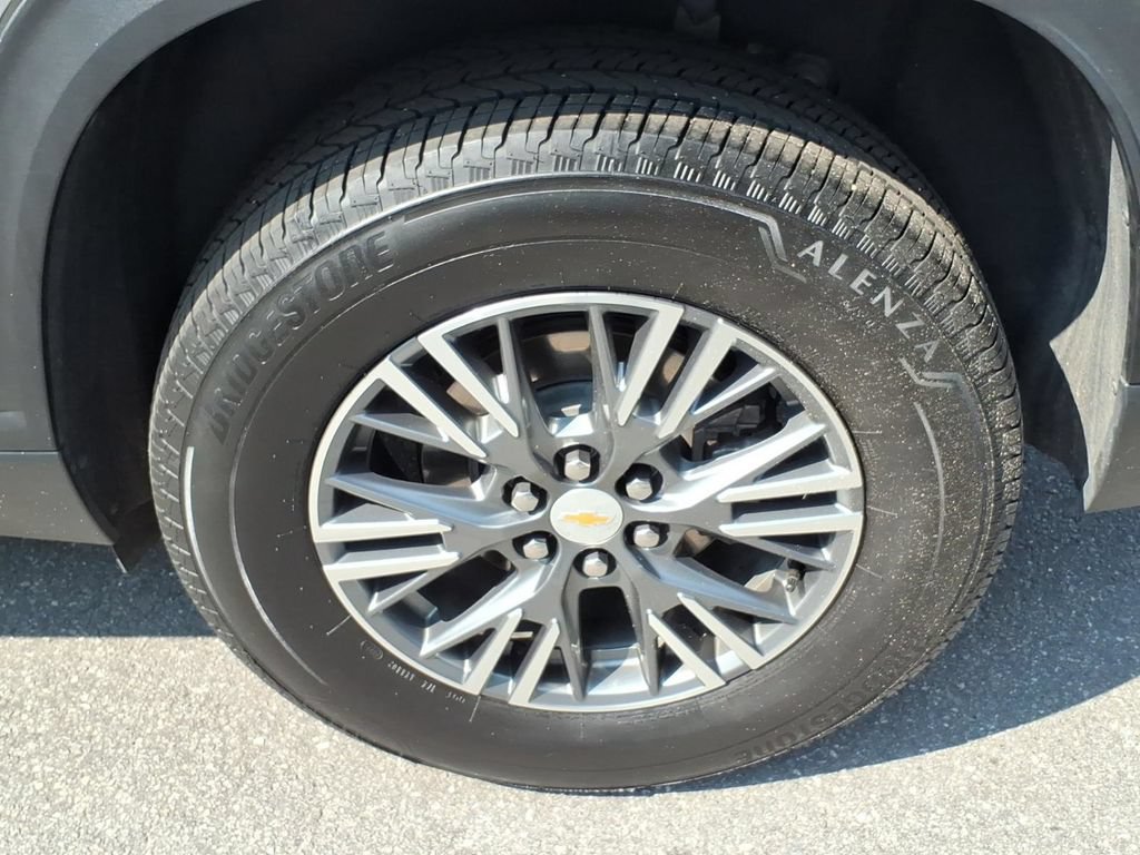 Used 2025 Chevrolet Traverse LT AWD/4WD image 9