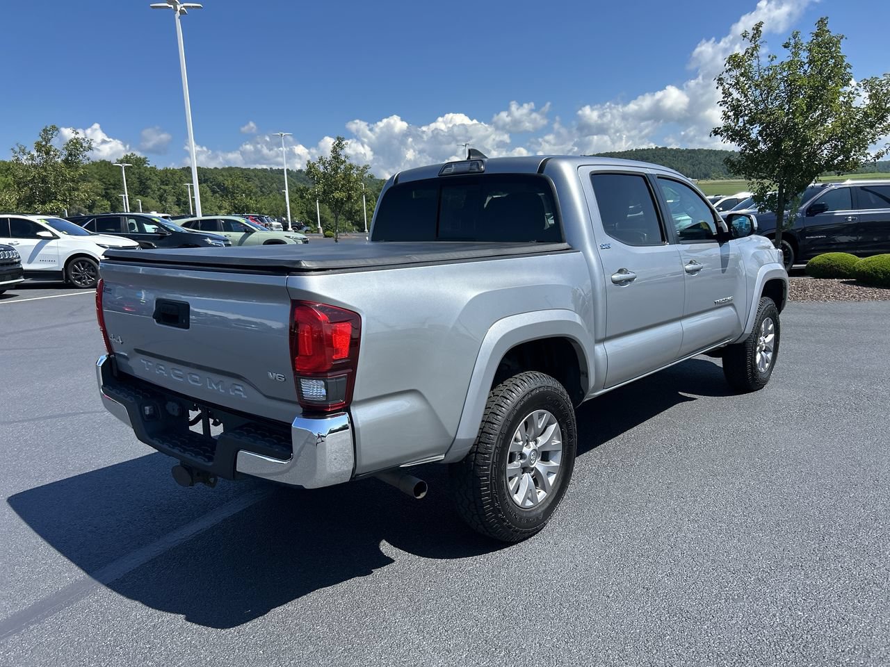 Used 2019 Toyota Tacoma SR5 AWD/4WD image 7