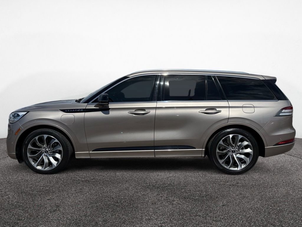 Used 2021 Lincoln Aviator Grand Touring w/ Equipment Group 302A AWD/4WD image 2