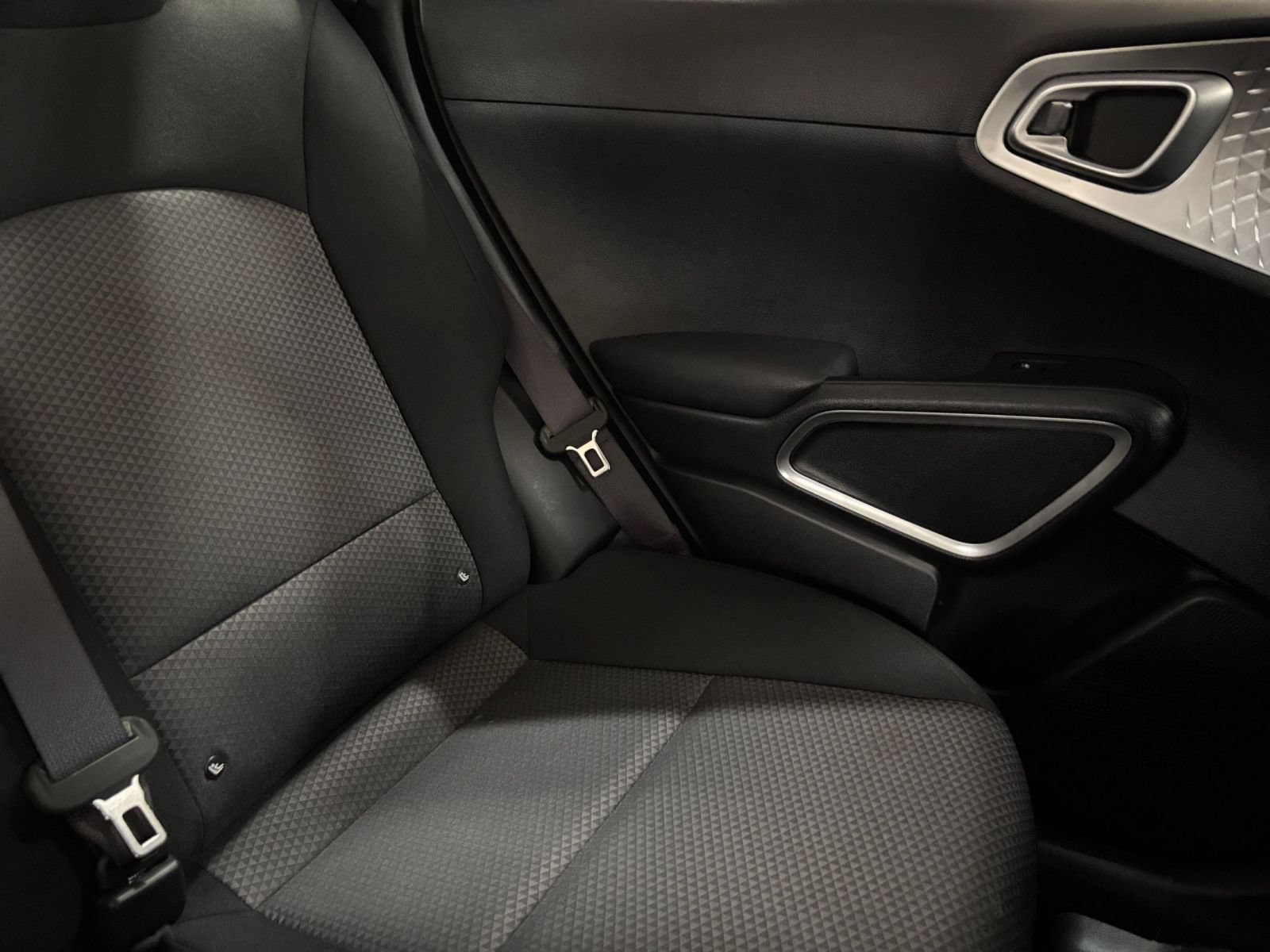 Used 2025 Kia Soul LX w/ LX Technology Package FWD image 30