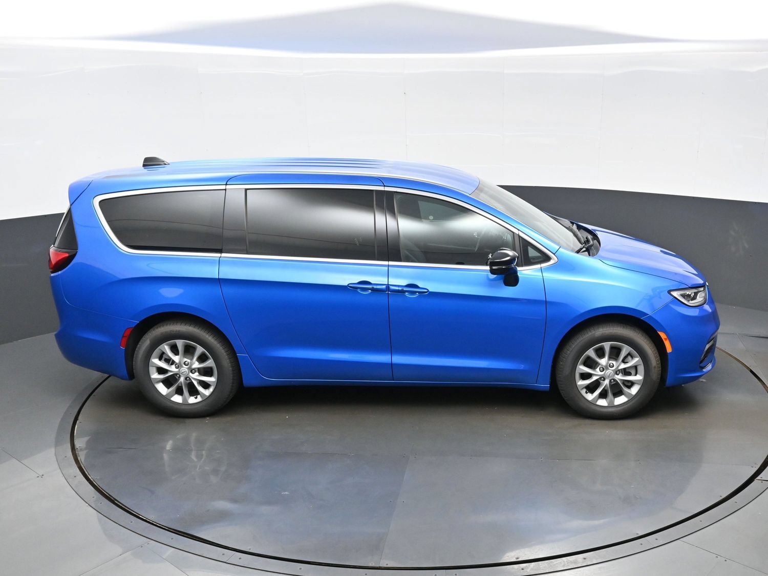 New 2026 Chrysler Pacifica Select AWD/4WD image 27