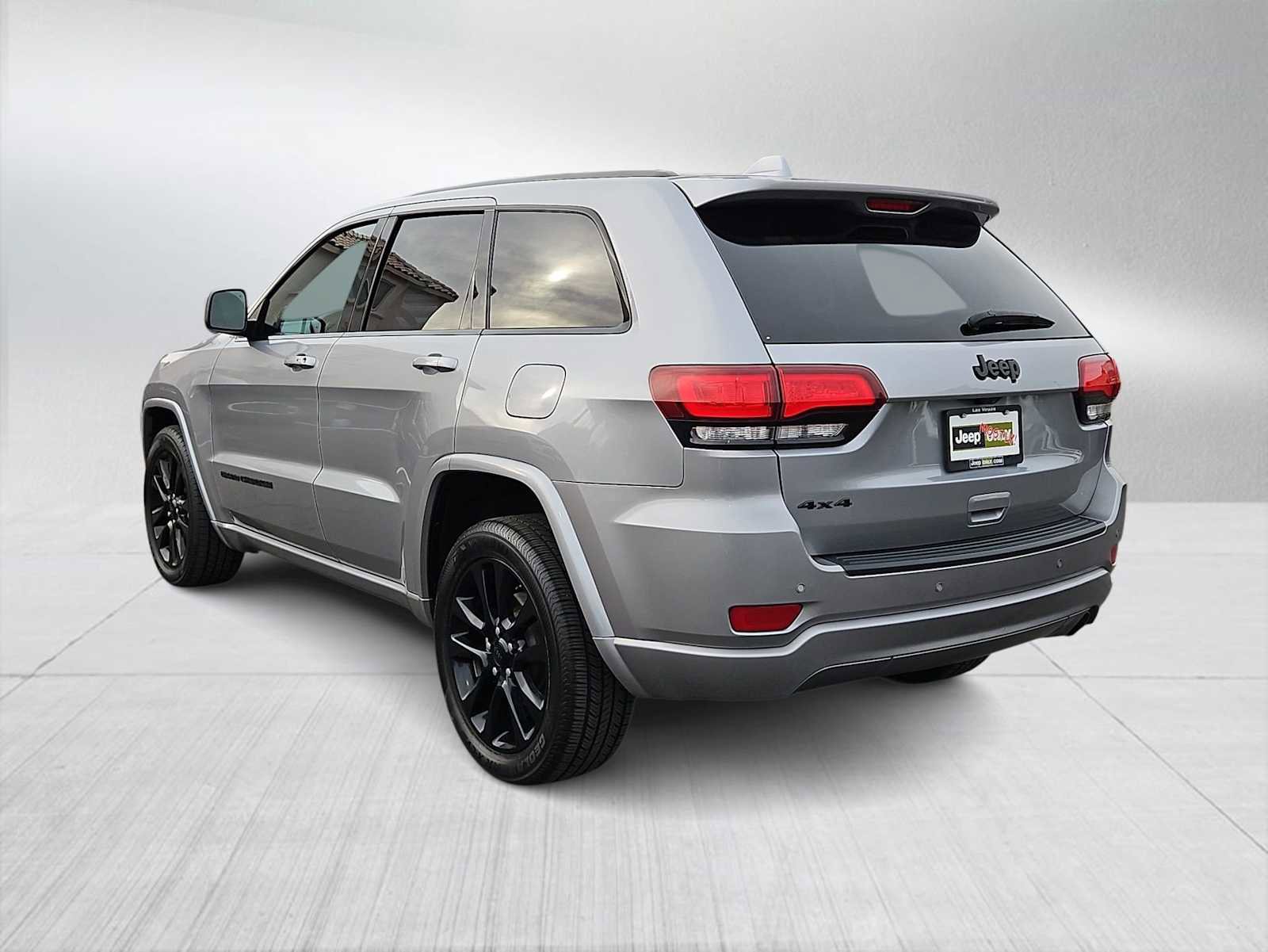 Used 2019 Jeep Grand Cherokee Altitude image 6