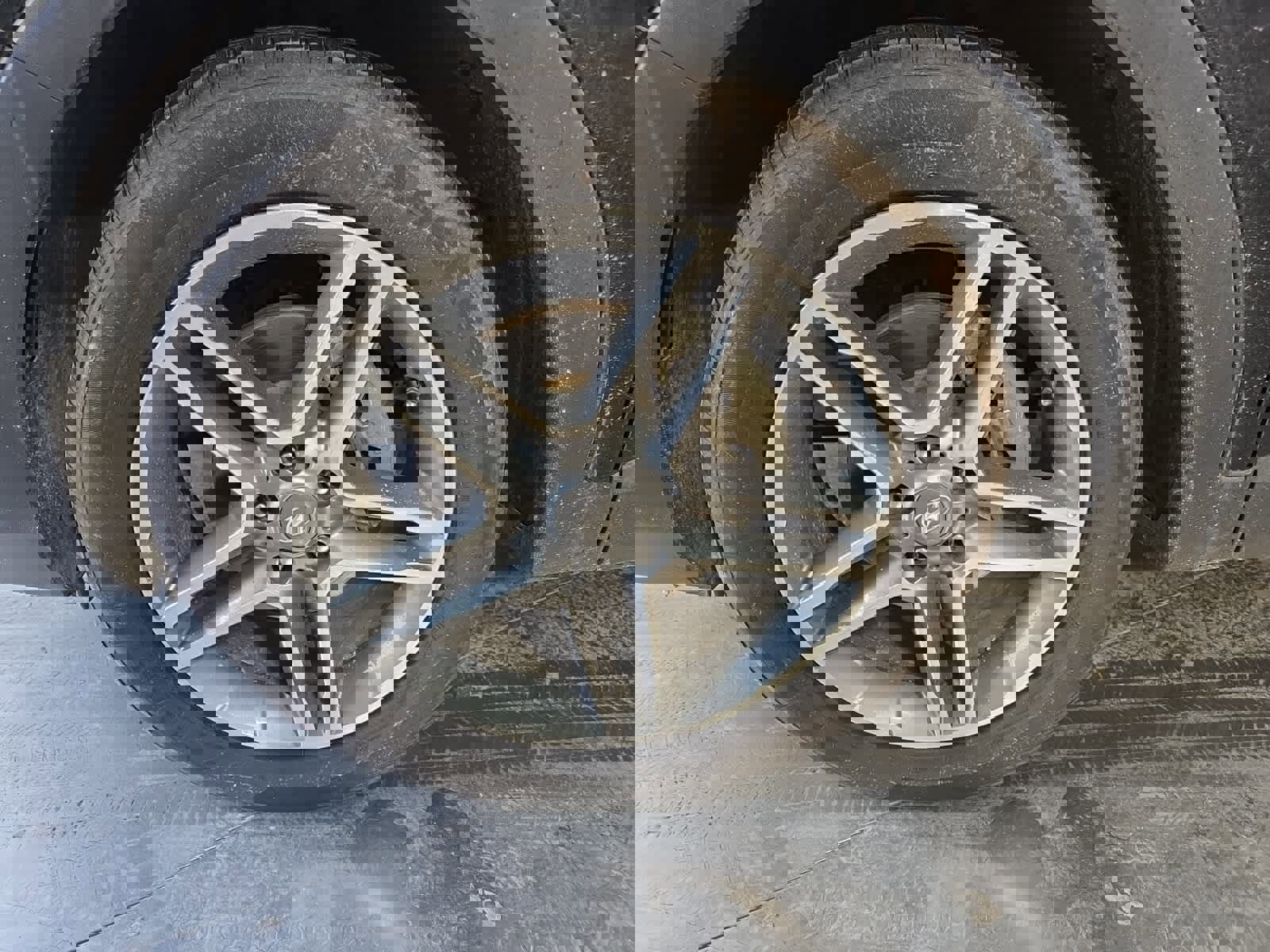 Used 2018 Hyundai Santa Fe SE image 2