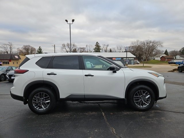 Used 2024 Nissan Rogue S image 9