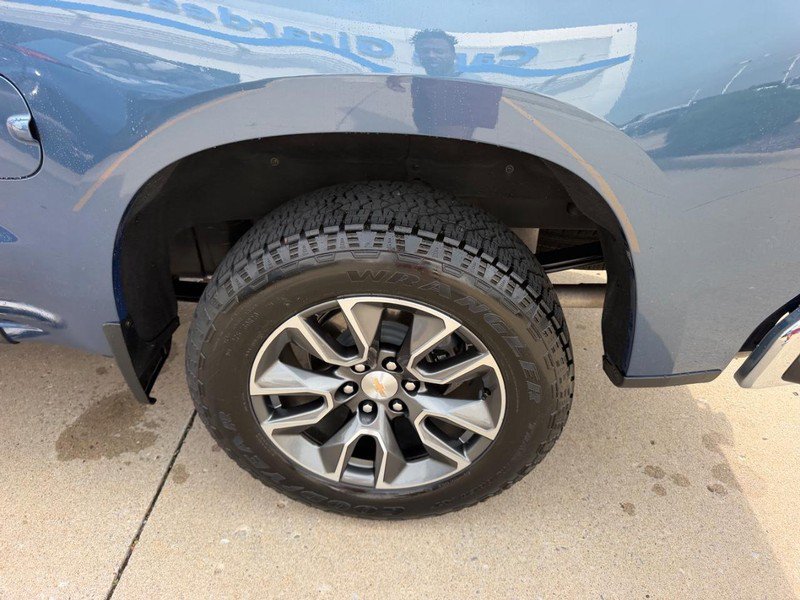 Used 2024 Chevrolet Silverado 1500 LT AWD/4WD image 5