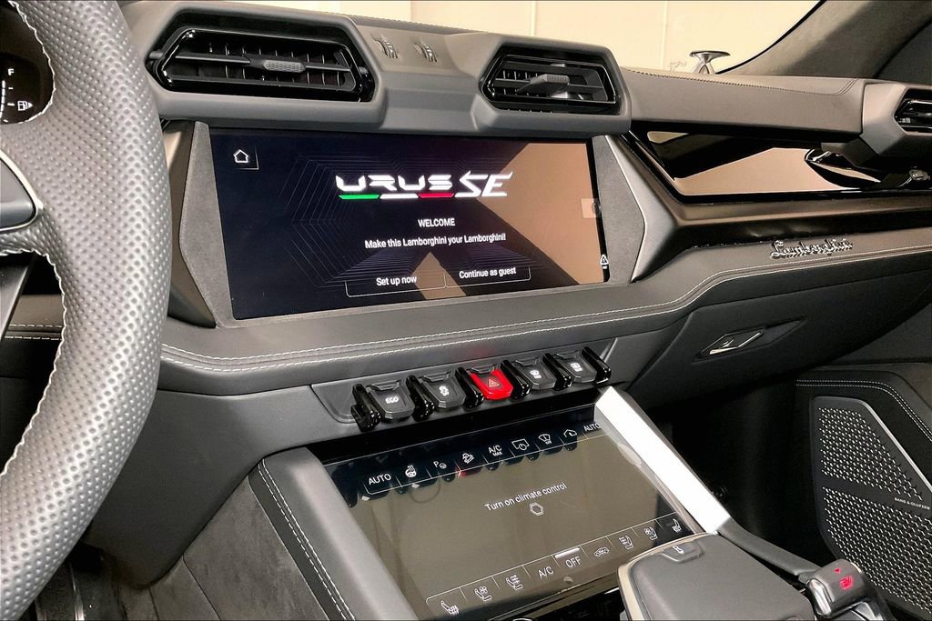 Used 2025 Lamborghini Urus SE image 24