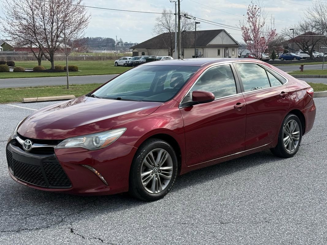 Used 2016 Toyota Camry SE image 4
