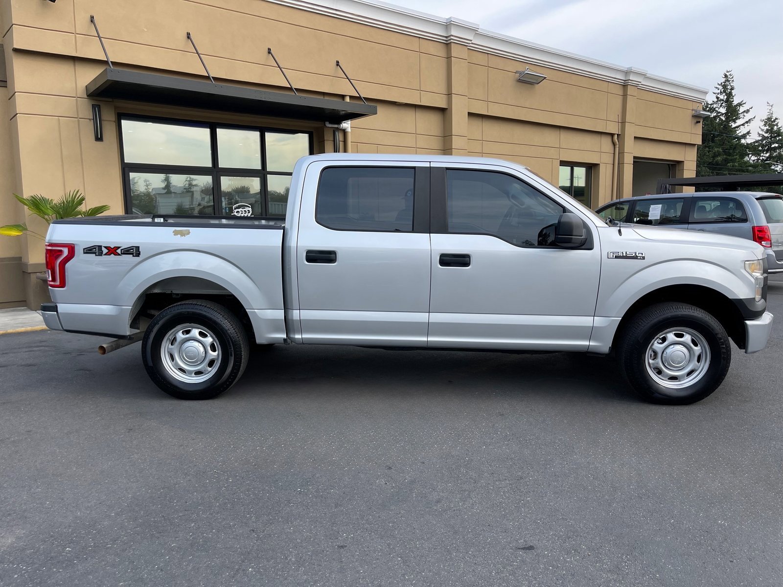 Used 2017 Ford F150 XL w/ Equipment Group 101A Mid image 8