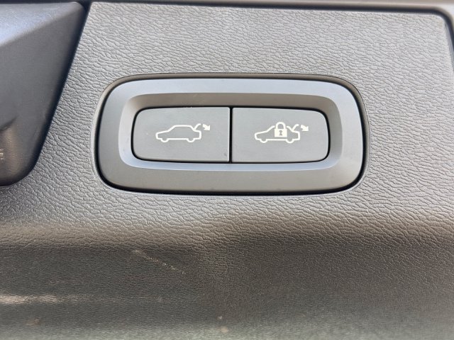 Used 2024 Volvo XC60 B5 Plus AWD/4WD image 16