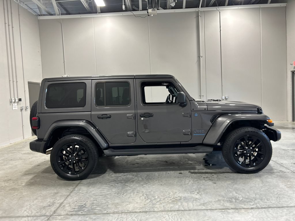 Used 2025 Jeep Wrangler Unlimited Sahara AWD/4WD image 5
