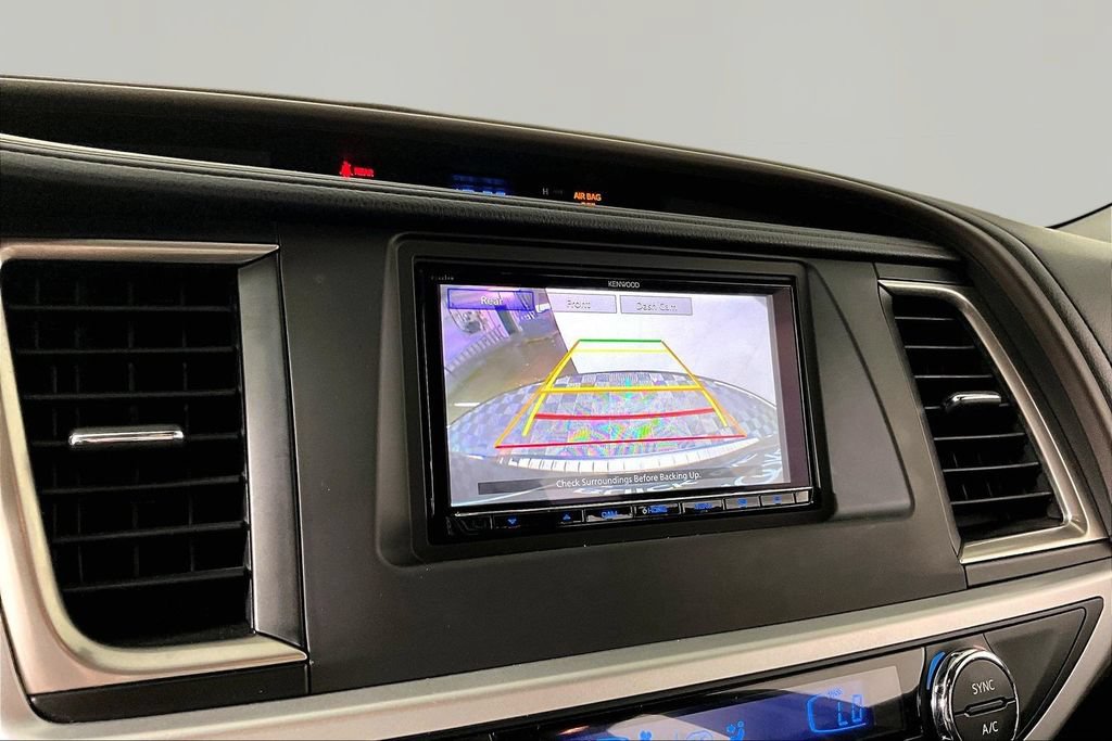 Used 2019 Toyota Highlander Limited FWD image 13