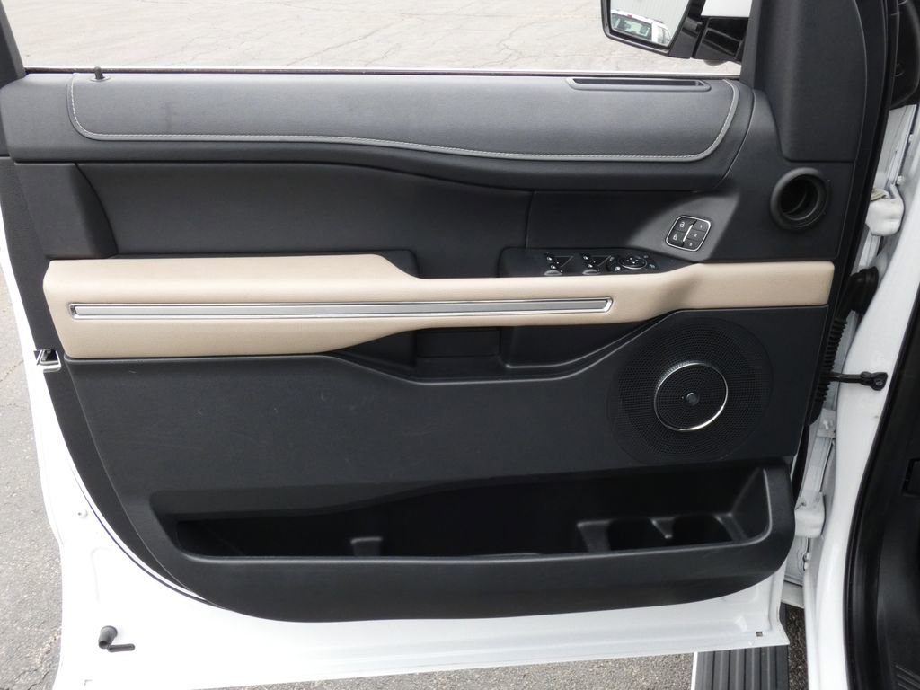 Used 2024 Ford Expedition Max Limited image 11