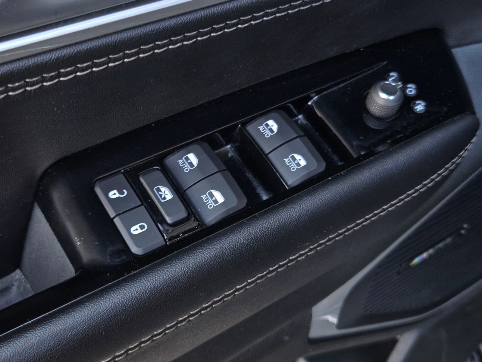 Used 2024 Jeep Wagoneer L Series II w/ Flexible Seating Group image 10