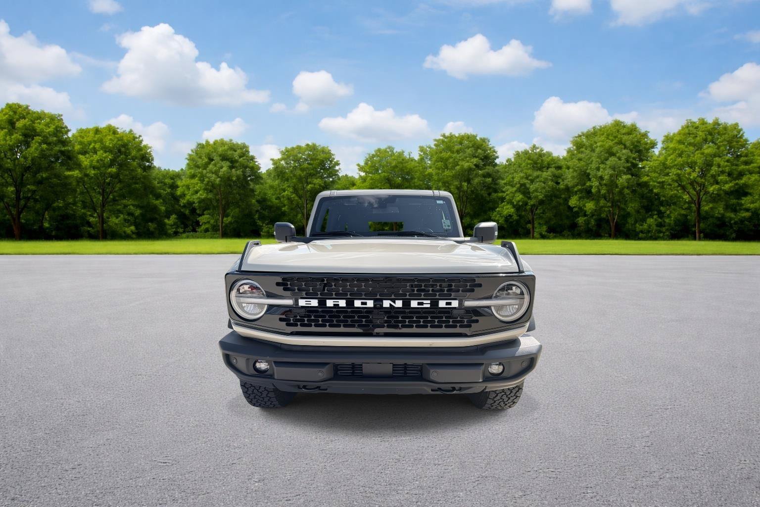 Used 2025 Ford Bronco Outer Banks AWD/4WD image 2