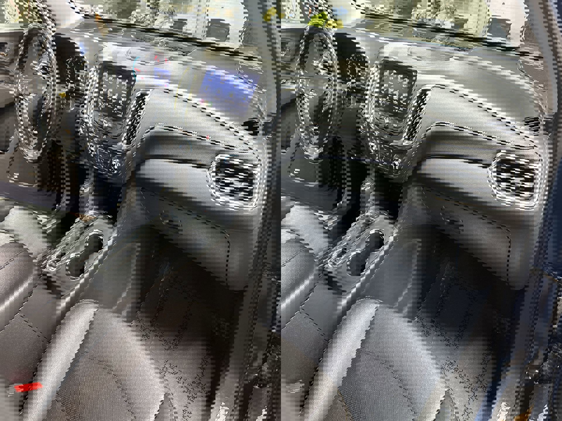 Used 2020 Chevrolet Equinox Premier image 30