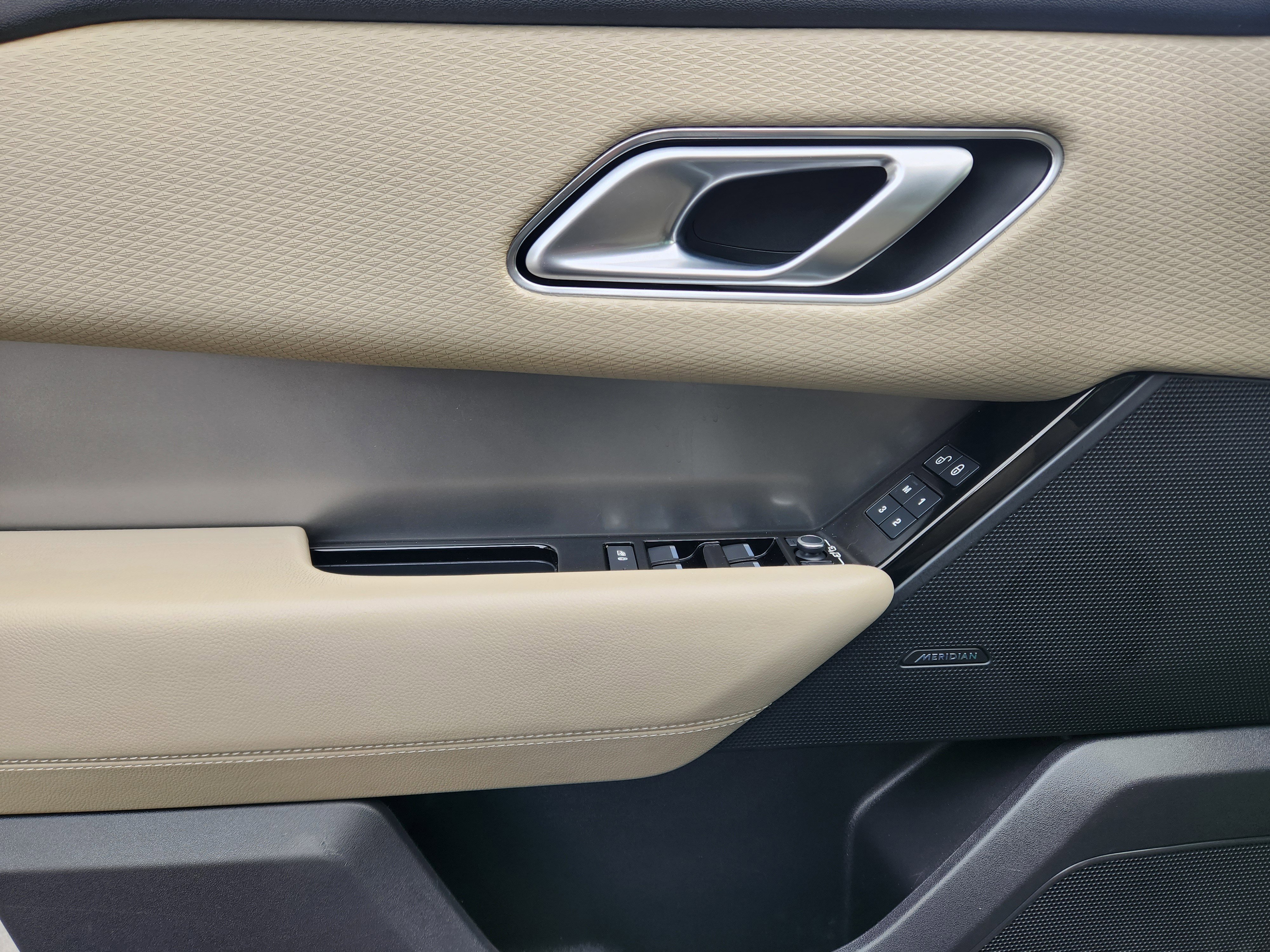 Used 2020 Land Rover Range Rover Velar S image 14