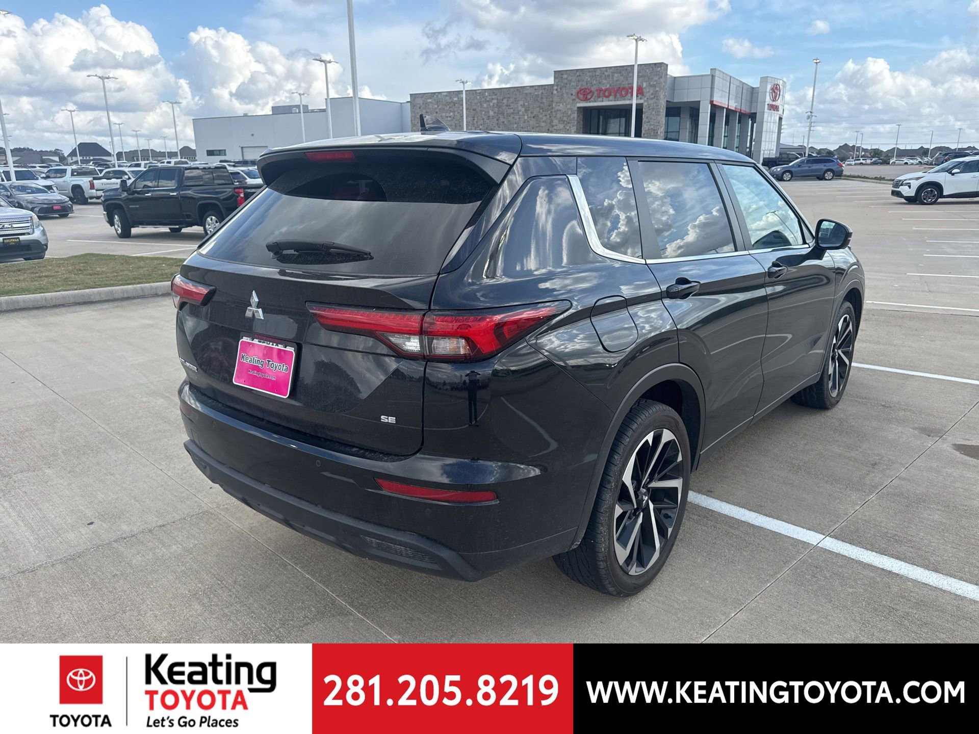 Used 2024 Mitsubishi Outlander SE Black Edition image 3