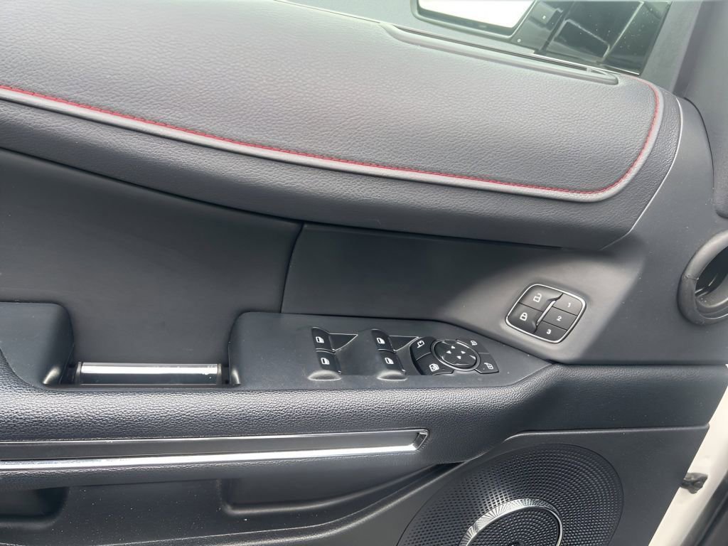 Used 2023 Ford Expedition Limited image 20