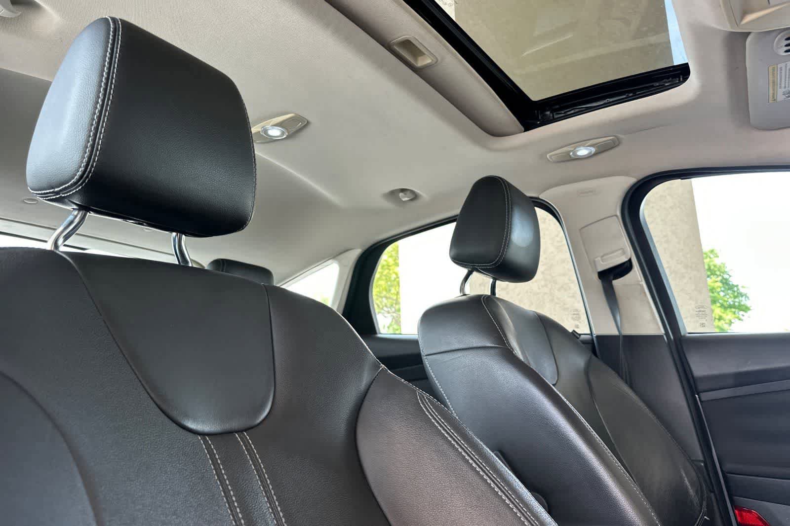 Used 2012 Ford Focus SEL FWD image 17