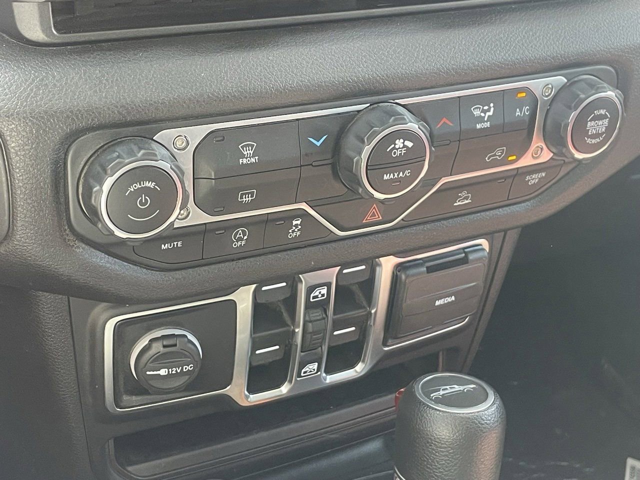 Used 2025 Jeep Gladiator Sport image 7