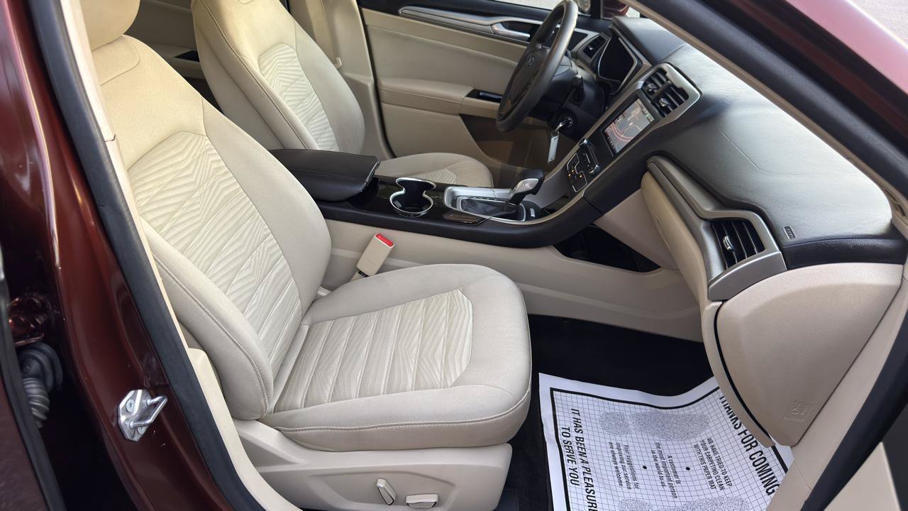 Used 2016 Ford Fusion SE FWD image 39