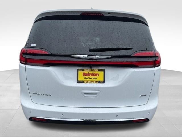New 2026 Chrysler Pacifica Select AWD/4WD image 6