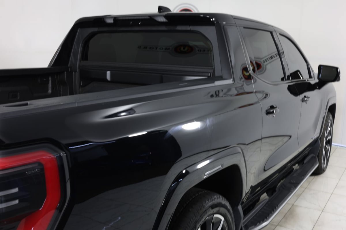 Used 2025 GMC Sierra EV Denali AWD/4WD image 44