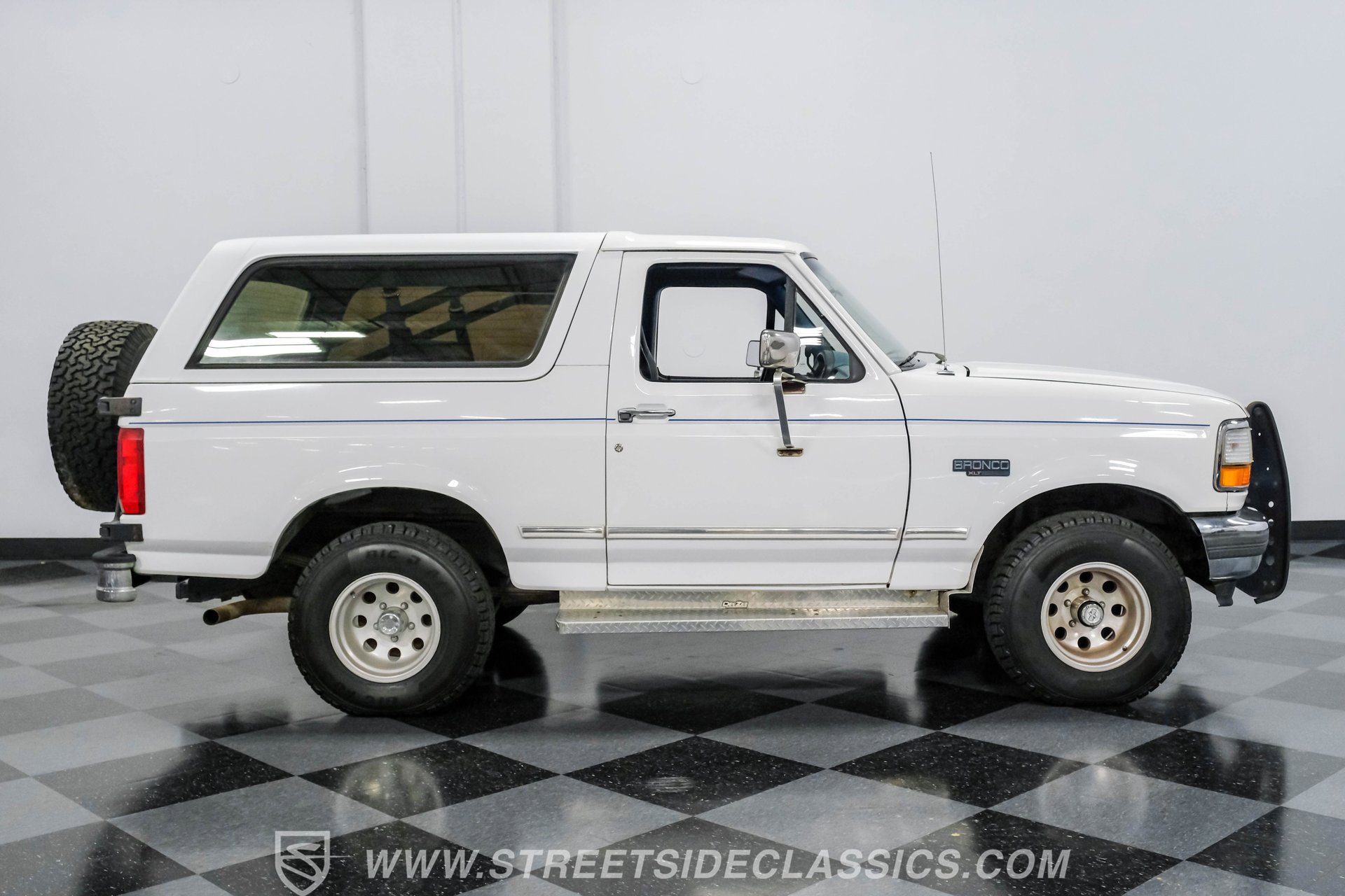 Used 1994 Ford Bronco XLT image 12