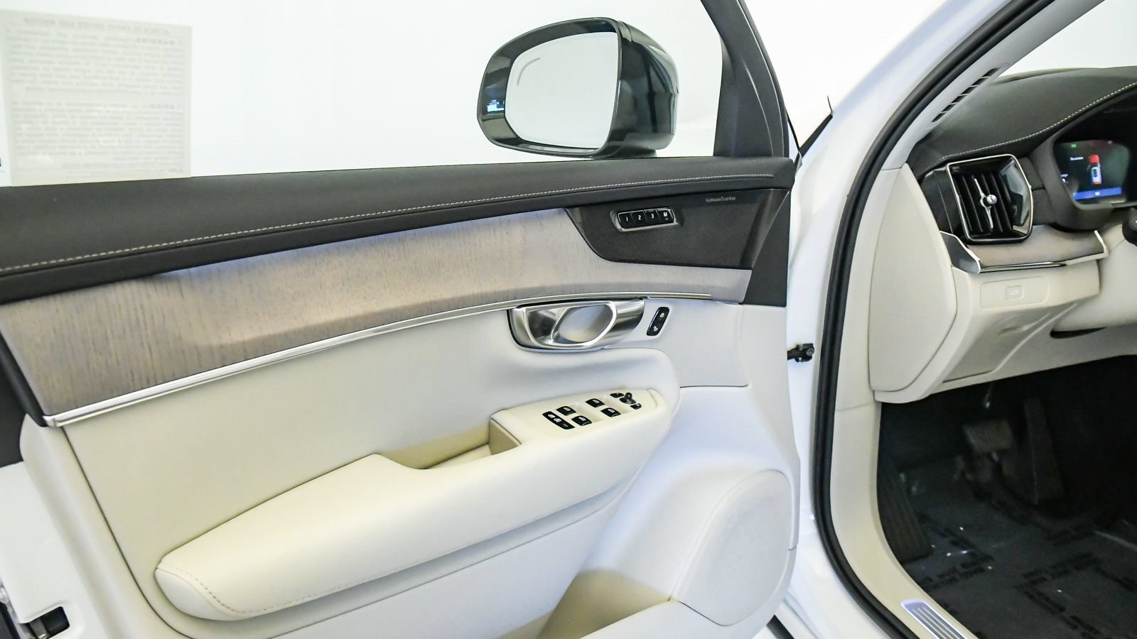 Certified 2026 Volvo XC90 B6 Ultra w/ Protection Package AWD/4WD image 26